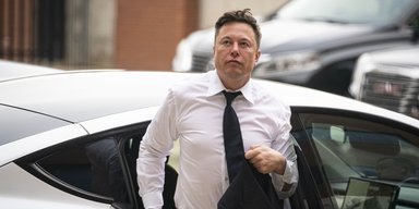 "Никто об этом не знал": отец Илона Маска раскрыл, как миллиардер тайно ездит в другие страны