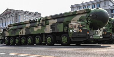 Редкий запуск ракеты в океане: Китай предупредил Японию о "космических обломках", — Reuters