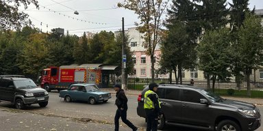 Росіяни атакували пологовий будинок у Сумах: дрон влучив у дах, деталі