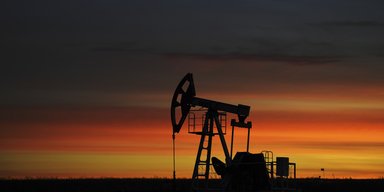 Нефть дорожает из-за падения экспорта РФ и опасений относительно ситуации в Красном море, — Reuters
