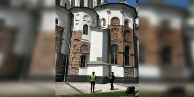 "Серце ідентичності": від обстрілу Києва вночі постраждав Софійський собор (фото)