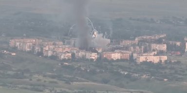 "Пылает и взрывается": "Грады" уничтожили склады с боеприпасами и горючим РФ в Соледаре (видео)