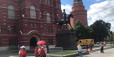 "ГУР" в Москве: источники Фокуса показали, как на памятнике Жукову появилась надпись (видео)