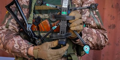Ворожа РЕБ буде безсилою: українці розробили новий чип для FPV-дронів (відео)