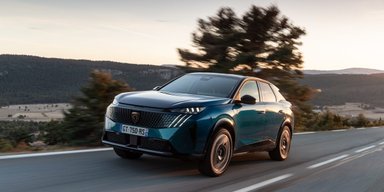Попит перевершив очікування: новий кросовер Peugeot активно розкуповують (фото)