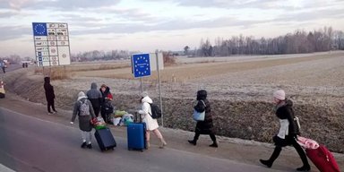 Выезд женщин за границу: адвокат объяснил, кого имеют право не выпускать за пределы Украины