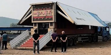Новая эра: как грузовики-трансформеры помогают людям в сельской местности (видео)