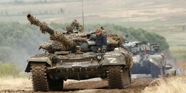Тисячі танків: у НАТО озвучили, скільки броньованої техніки втратила Росія на війні з Україною