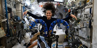 Застрявшая на 9 месяцев в МКС астронавтка уволилась из NASA (видео)