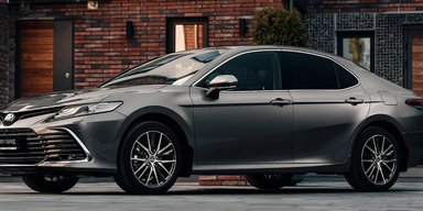 Экс-военкому придется вернуть государству деньги за два люксовых авто, которые "теща подарила"