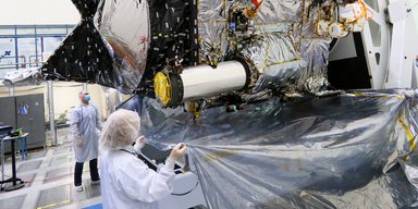 Дістане навіть до Марса: NASA протестує новий лазерний зв'язок зі швидкістю 400 Мбіт/с
