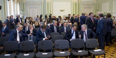 Прозаседавшиеся. Зачем и по какому принципу Зеленский меняет послов Украины