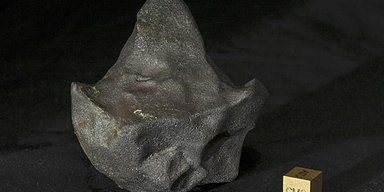 Сюрприз для вчених: метеорит 2 млн років уникав зіткнень у космосі, поки не врізався в Землю
