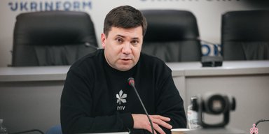 "Готовий до співпраці": заступник міністра освіти знайшов "прослушку" у своєму авто (відео)