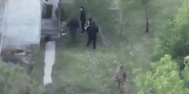 Трюк с военной формой: появилось видео, как уклонисты свободно переходят границу Украины с Венгрией