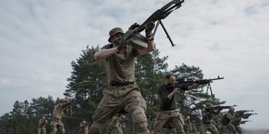 США сняли запрет на поставку оружия бригаде "Азов", — The Washington Post
