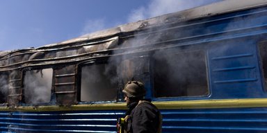 "Атакуют одну подстанцию за другой": почему ВС РФ усилили удары по украинской железной дороге — FT