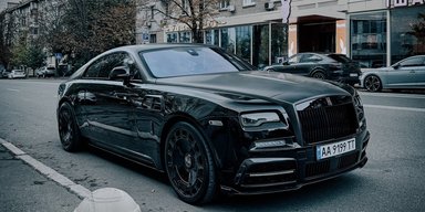 В Киеве заметили раритетный спортивный Rolls-Royce со стильным тюнингом (фото)