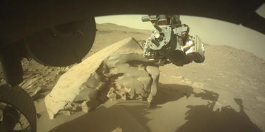 На Марсі знайдено "дорогоцінний" камінь: команда NASA шукала саме його (відео)