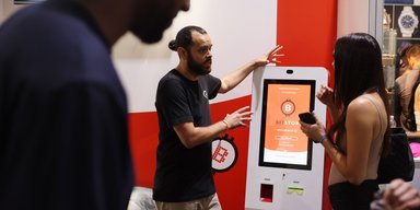 Биткоин в эфире. Что происходит на рынке криптовалют и как на нем заработать