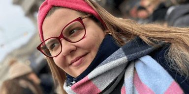 Втомилася від крихітної кімнати: дівчина переїхала до будинку з 200 сусідами (фото)