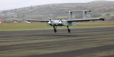 Украина получила первую партию тяжелых дронов Windracers: кадры полета возле ЛБЗ (видео)