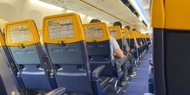 Стюардеса показала "секретну зону" літака: як виглядає місце, куди не пускають пасажирів