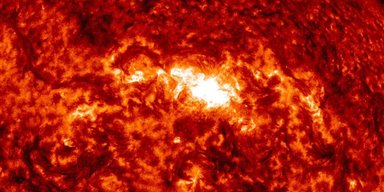 Только что произошла самая мощная вспышка на Солнце: часть Земли осталась без связи (фото)