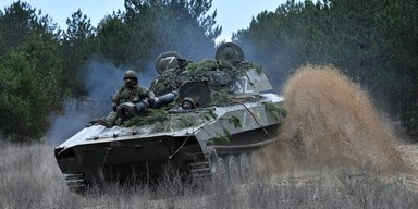 "Ремонту більше не підлягає": дрон ЗСУ підірвав російську БМП на полі бою (відео)