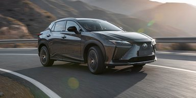 На український ринок виходить новий електрокросовер Lexus: характеристики та ціни (фото)