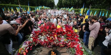 Порохом пропах. Как в Киеве отметили 9 мая
