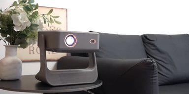 Заменит телевизор: представлен "умный" 4K-проектор для стены и потолка (видео)