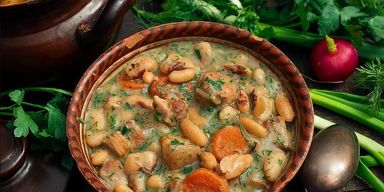 Стара французька кухня: касуле з м'ясом і квасолею