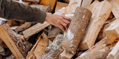 Українці почали отримувати по 21 000 гривень на закупівлю палива: де саме їх виплачують