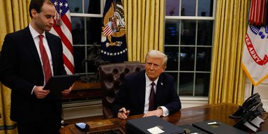 Трамп вернул в Овальный кабинет красную кнопку: для чего она (фото)