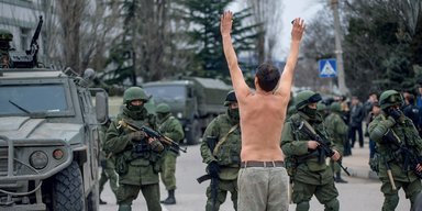 Встань и иди. На что рассчитывает Путин