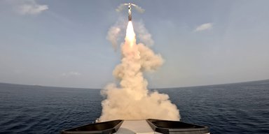 Улетела на 900 км: Индия испытывает ракету BrahMos увеличенной дальности (видео)