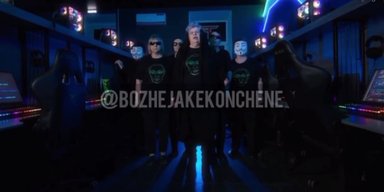 "Ваши мамы будут плакать": бабушки Путина организовались в кибер-отряды и угрожают США (видео)