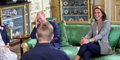 Кейт Міддлтон з'явилася в подкасті в стильному блейзері від Catherine Walker (відео)
