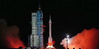 Китайский корабль прибыл на космическую станцию "Тяньгун", установив рекорд скорости (видео)
