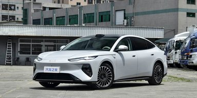 Зарядка за 9 минут и запас хода до 1660 км: в продажу поступил недорогой флагман BYD (фото)