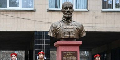 В оккупированном Донецке поставили памятник сыну замглавы ЦРУ Майклу Глоссу