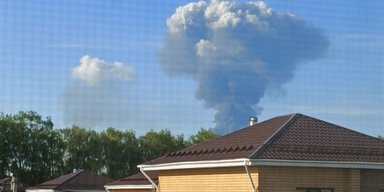 Здійнявся стовп диму: дрони атакували НПЗ у Кстово за 800 км від кордону з Україною (відео)