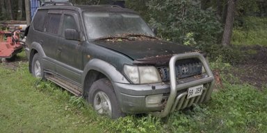 Toyota Land Cruiser 5 років простояв на вулиці без нагляду: чи вдалося його "оживити" (відео)