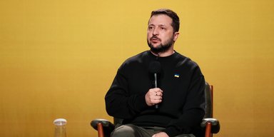 Ніхто спеціально не відтерміновуватиме: Зеленський відповів, коли в Україні пройдуть вибори (відео)