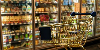 В Украине подешевели некоторые продукты: за что украинцы теперь платят меньше