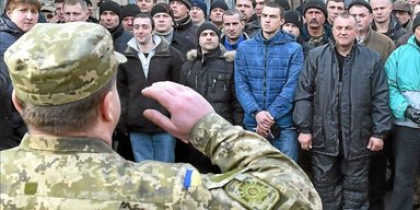 Мобилизация в Украине: призывной возраст могут снизить до 25 лет, но это не предел, — адвокат