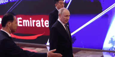 Путін у Пекіні з'явився в супроводі офіцерів із ядерною валізою, — ЗМІ (відео)
