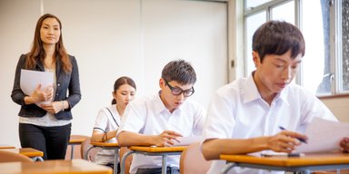 В Китаї придумали, як запобігати списуванню на екзаменах: в мережі метод назвали "геніальним"