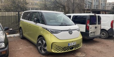 У стилі хіпі: у Києві помітили новітній електровен Volkswagen (фото)